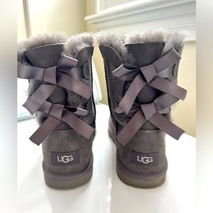 UGG - Women’s Bailey Bow II (Like *NEW*)